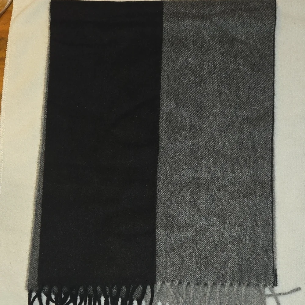 ​AMICALE 100% Cashmere Scarf - Buttery Soft Two Tone Gray And Black